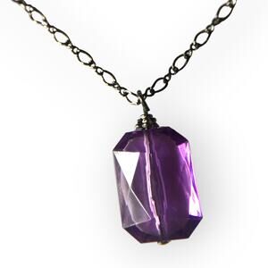 Liz Claiborne purple accent gunmetal necklace